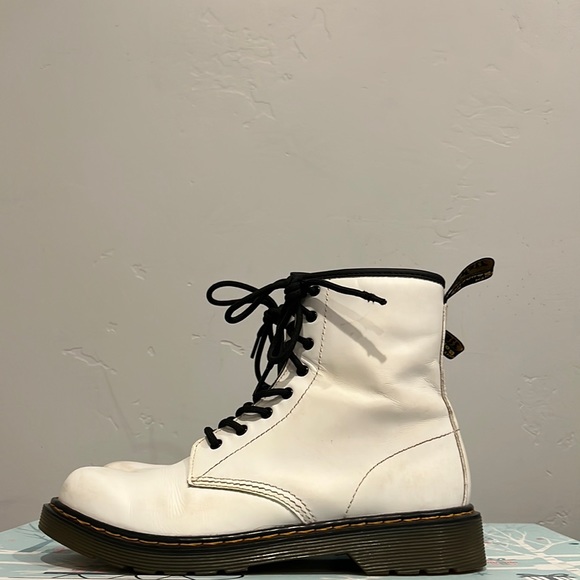 White Dr Martens size 6 Women - Picture 1 of 3